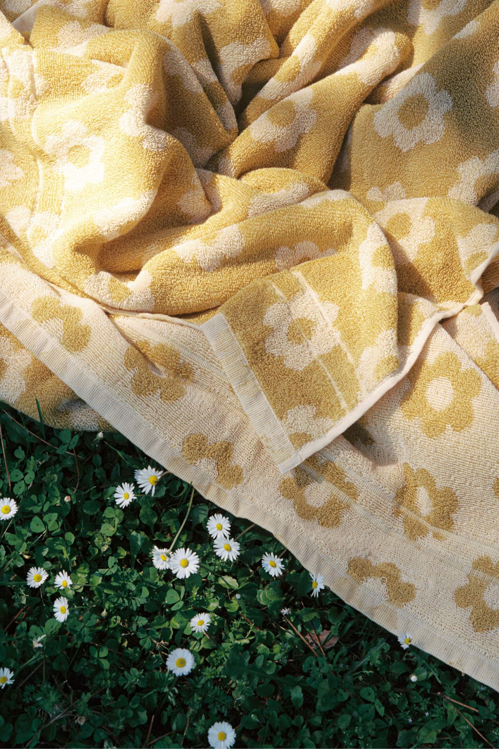 Daisy Beach Towel | Sunshine Daisy - Image 5