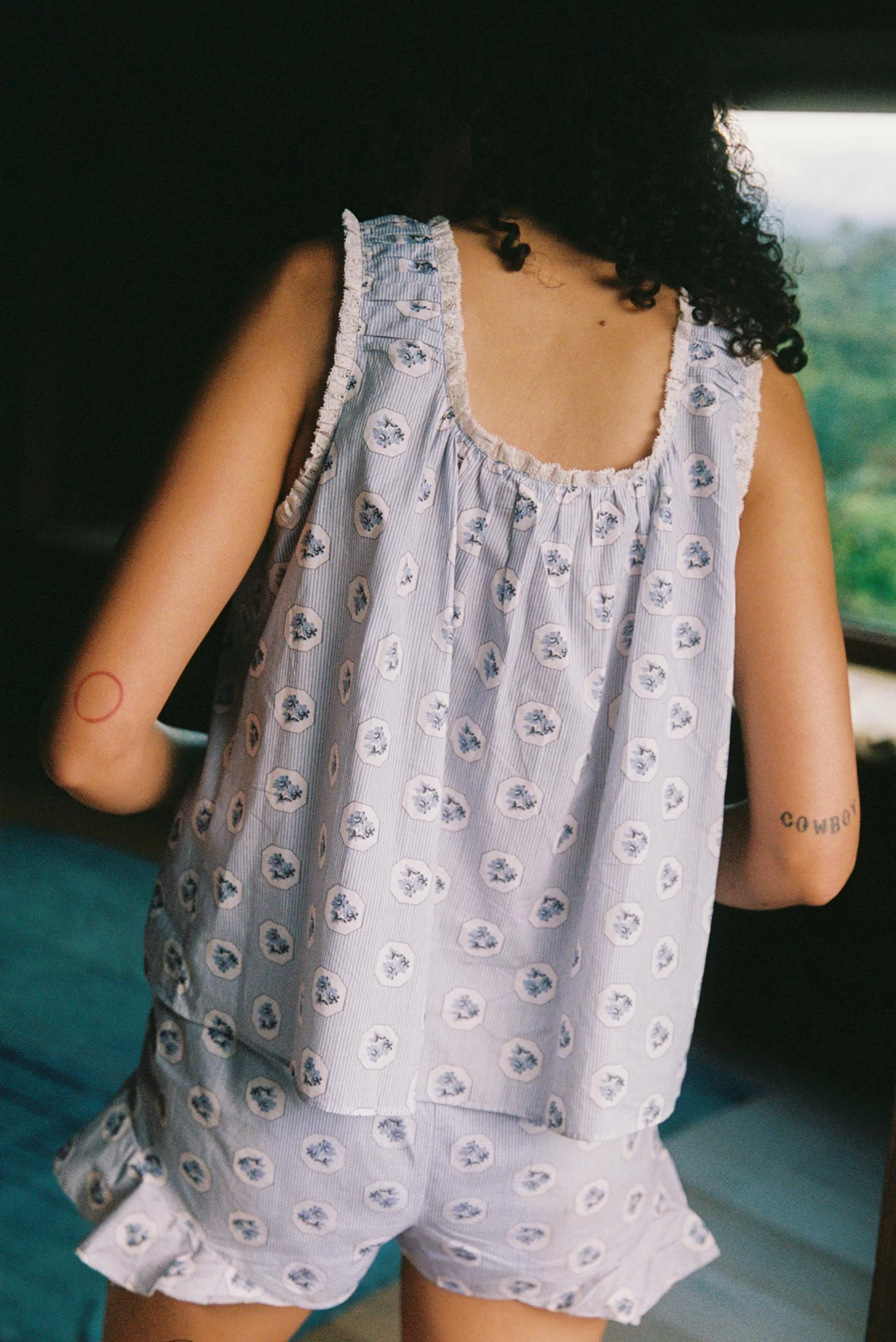The Nida Short | Cameo Bouquet - Image 4